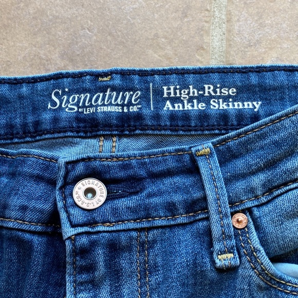 Signature by Levi Strauss & Co High Rise Ankle Skinny Jeans - Picture 2 of 6